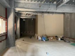 オフィス街　本町通り近くの路面店舗　
