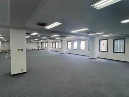71坪　内装済み物件！　物販・サービス業に！
