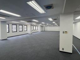 71坪　内装済み物件！　物販・サービス業に！