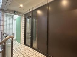 摂津本山駅前!徒歩30秒の抜群立地!