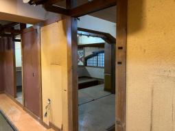 堺筋本町　B1階／86坪　居酒屋居抜き