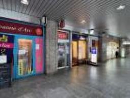 大阪駅前ビル　1階／7坪　立ち飲み店居抜き