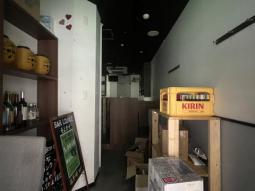 大阪駅前ビル　1階／7坪　立ち飲み店居抜き
